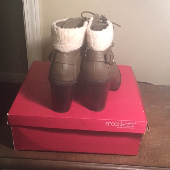 Ladies Casual Bootie - Picture 3 of 4